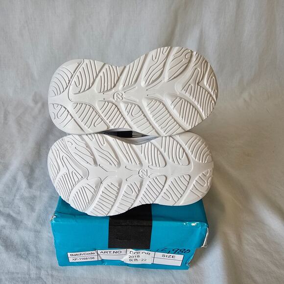 MGO Kidss Dino Bambino Shoes Toddler 6 (22) Gray White Light Up XP-1168156 NIB - Picture 4 of 13